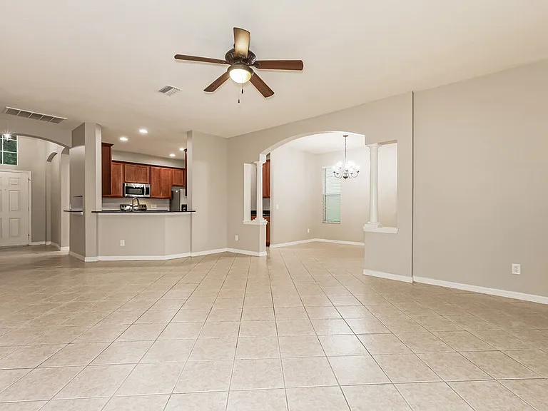 427 Dunaway Dr — Photo 4