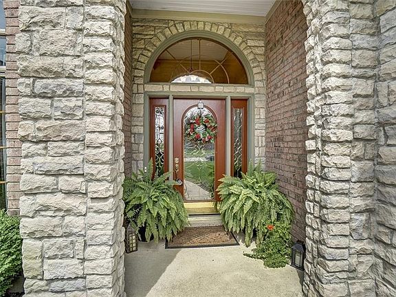 4th image of 3011 Parkwood Dr