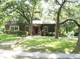 3903 W Pipeline Rd, Euless, TX 76040