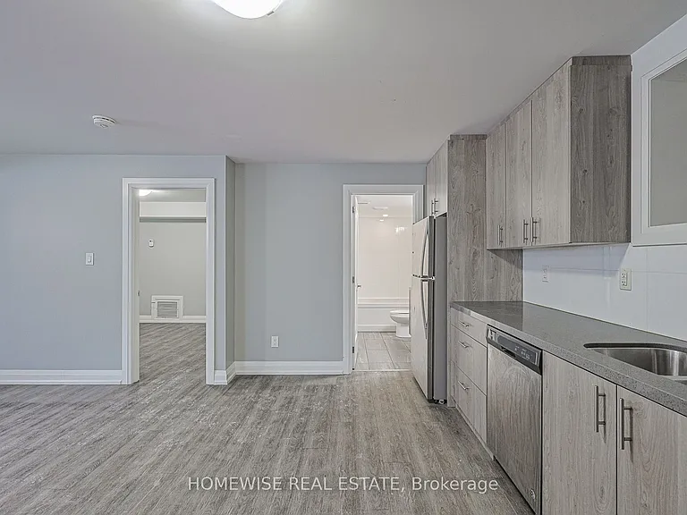 814 Glencairn Ave #B01 — Photo 4