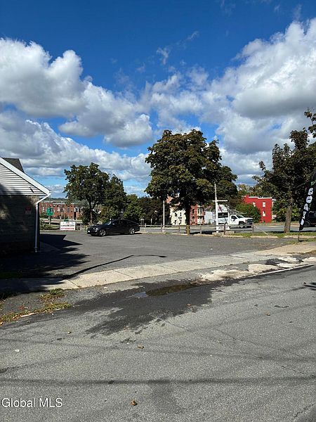 2nd image of 215 9th Street