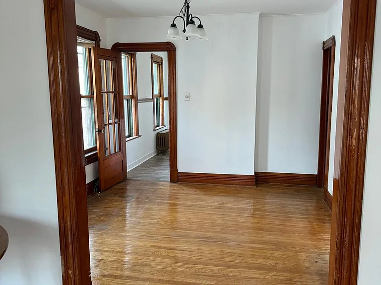 19 Ingersoll Ave #2 — Photo 11