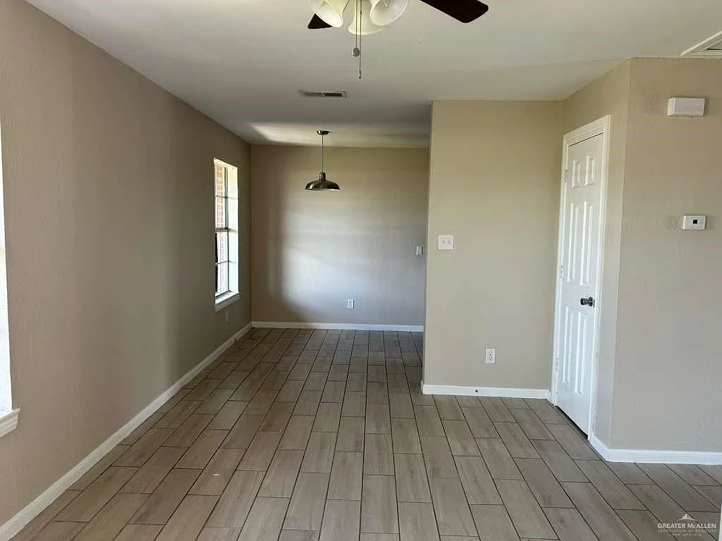 2 bed, 1.0 bath, 900 sqft, $790 — Photo 2