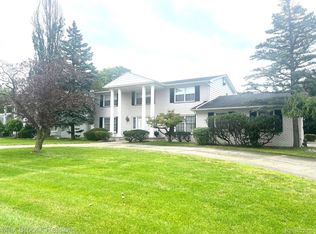 22625 Twyckingham Way, Southfield, MI 48034