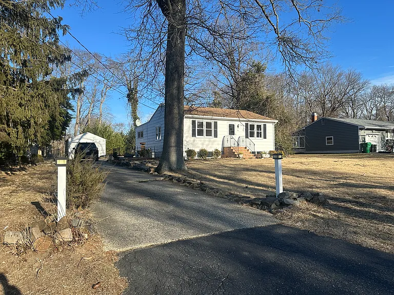 36 Roosevelt Ave — Photo 23