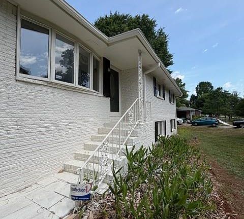 4th image of 157 Jennifer Ln NW