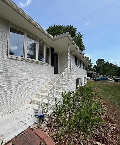 157 Jennifer Ln NW — Photo 4