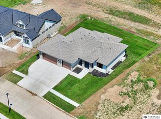 3630 Tree Line Dr, Lincoln, NE 68516
