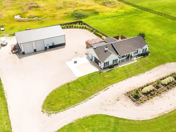 676 E 1375th Rd, Lawrence, KS 66046