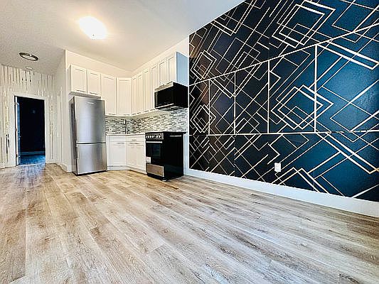 3rd image of 212 Edgecombe Ave #1GRDN