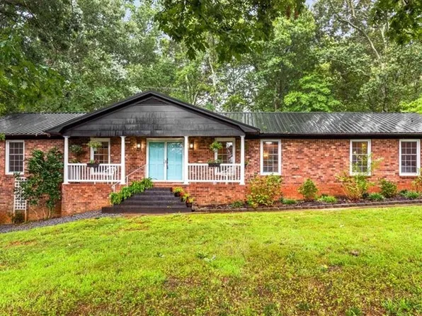 681 Foxcroft Dr, Lexington, NC 27292