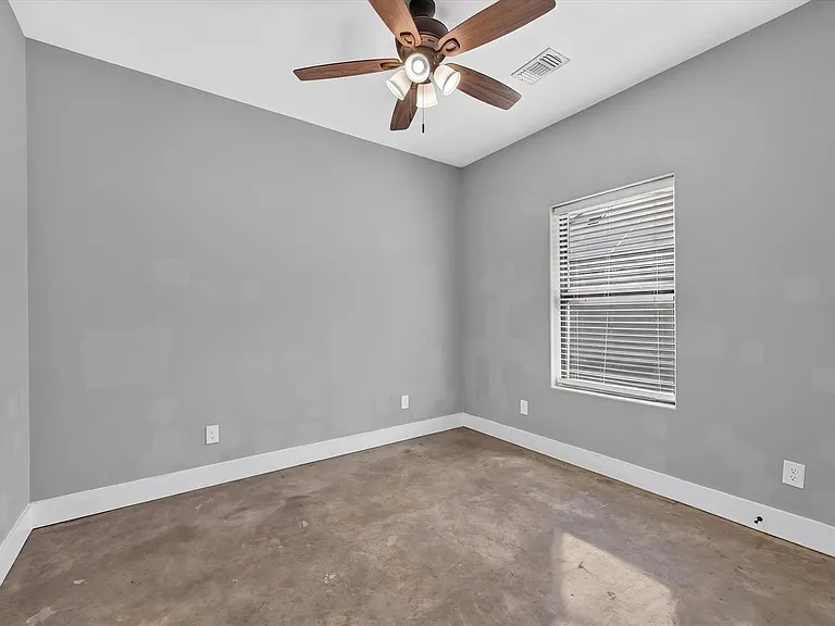 707 E Woodard St — Photo 17