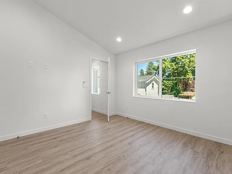 2544 NE 143rd St #B — Photo 14