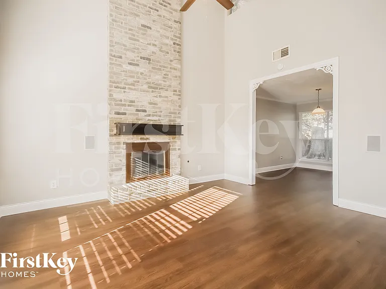 547 Shealy St — Photo 3