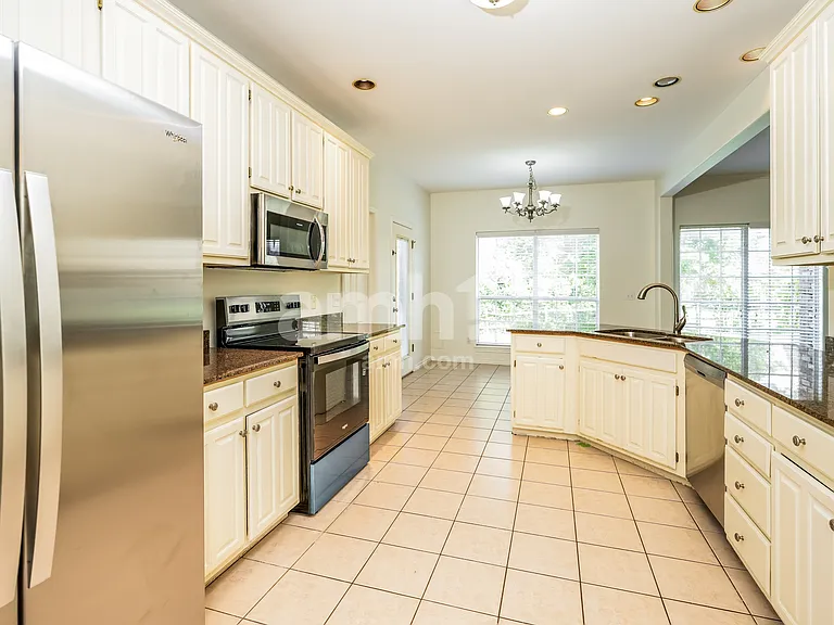 1436 W Plymouth St N — Photo 5