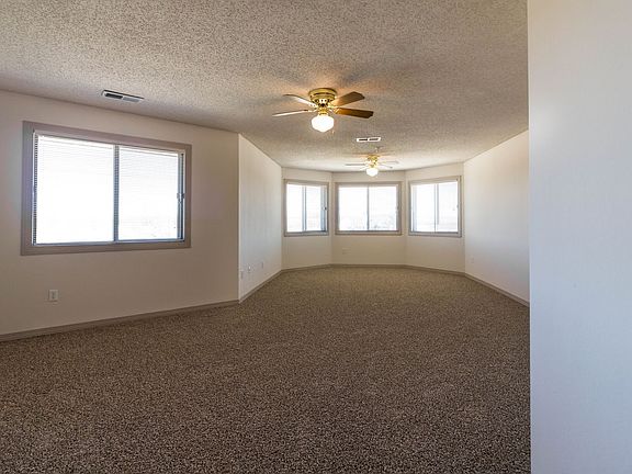 3rd image of 2901 N Governeour St #4102