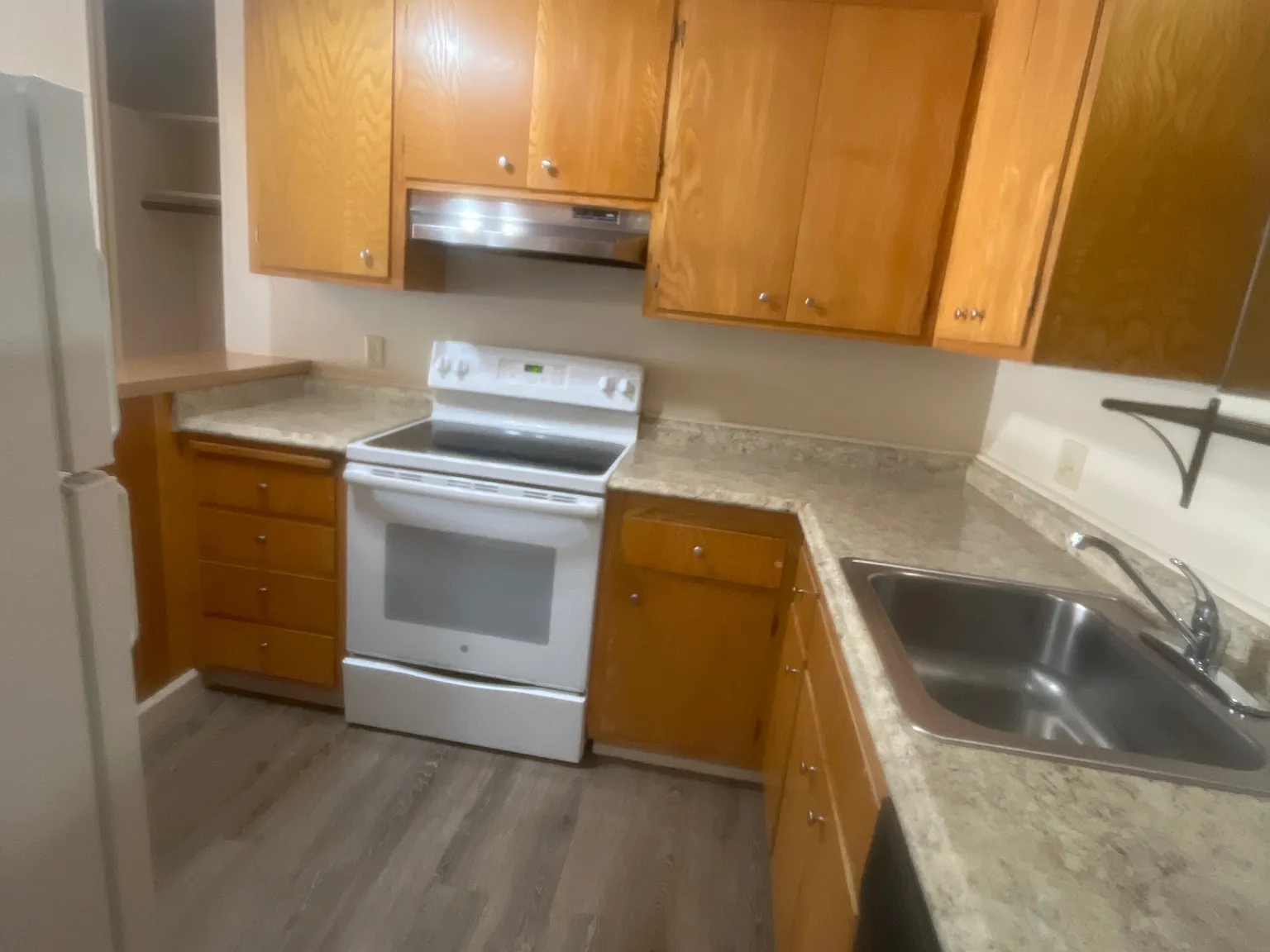 748 Oakland Avenue Apartments — Photo 3