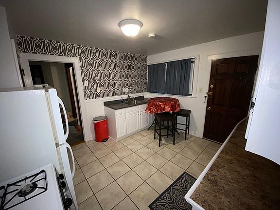 3rd image of 607 Washington St #1R