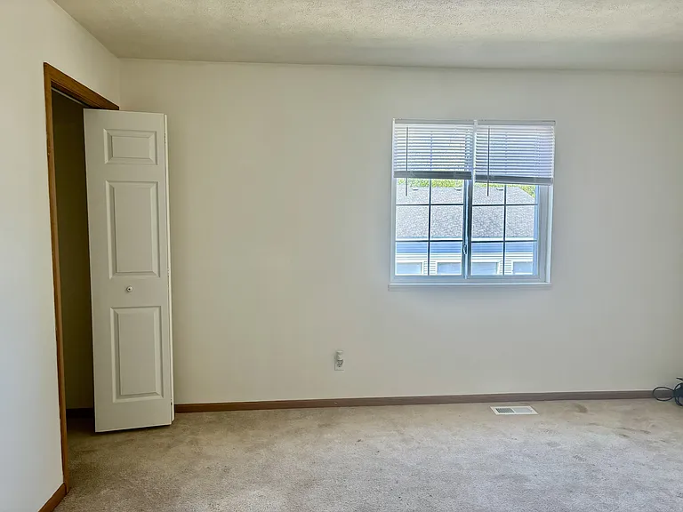 1041 E 16th St #204 — Photo 4