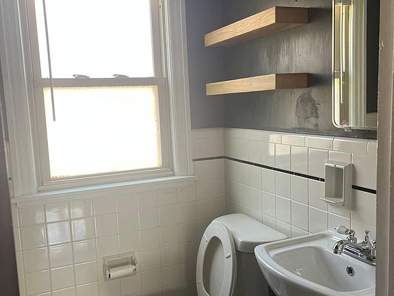 3rd image of 104 Salem St APT 4