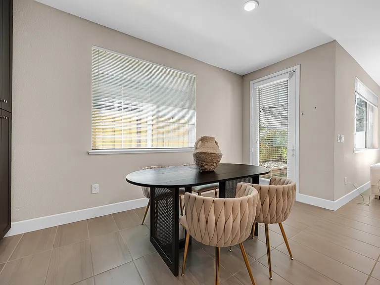 464 E Yarrow Pl — Photo 15