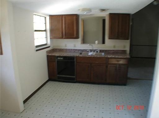 5th image of 1016 W School St