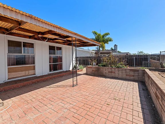 5th image of 9579 Larrabee Ave