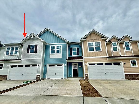 3rd image of 713 Flatrock Ln