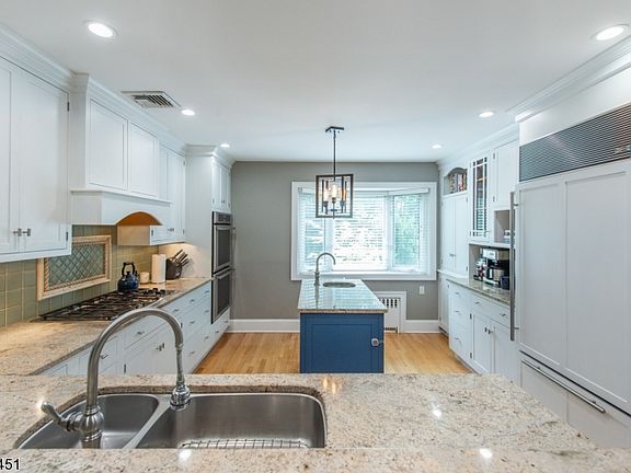5th image of 251 Morris Ave