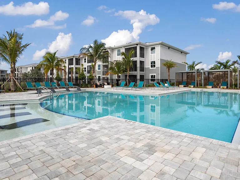 Resort-style Swimming Pool