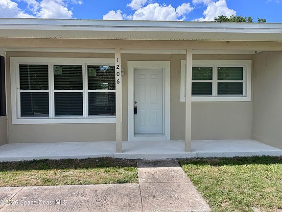 3rd image of 1206 Alamanda Ln