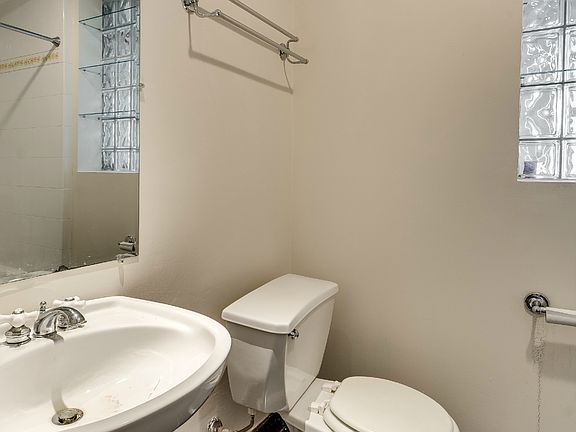 2nd image of 6710 N Lakewood Ave APT 3D