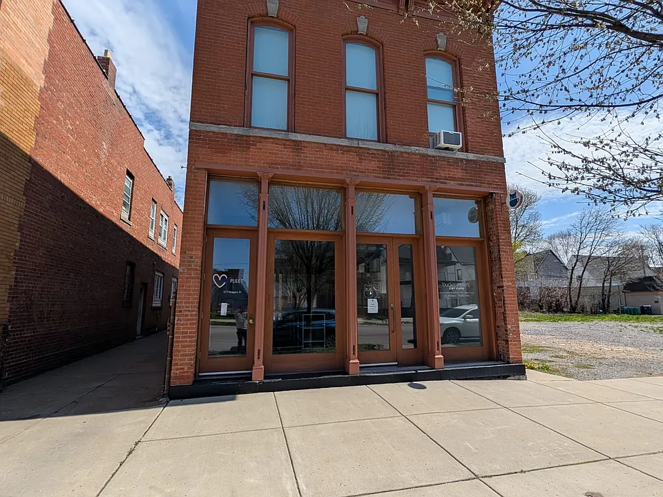 575 Niagara St #1