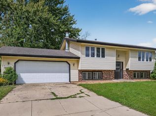 13 8th Ave NW, Kasson, MN 55944