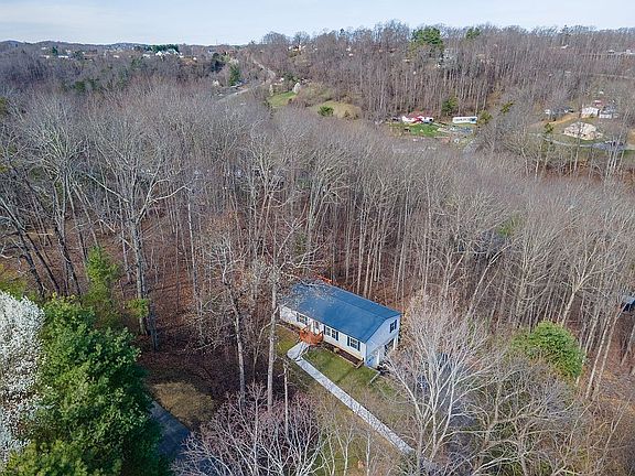 4th image of 680 Mount Pleasant Rd