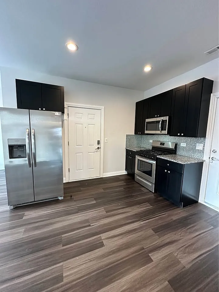 Building Photo - 4403 N Keeler Ave #2