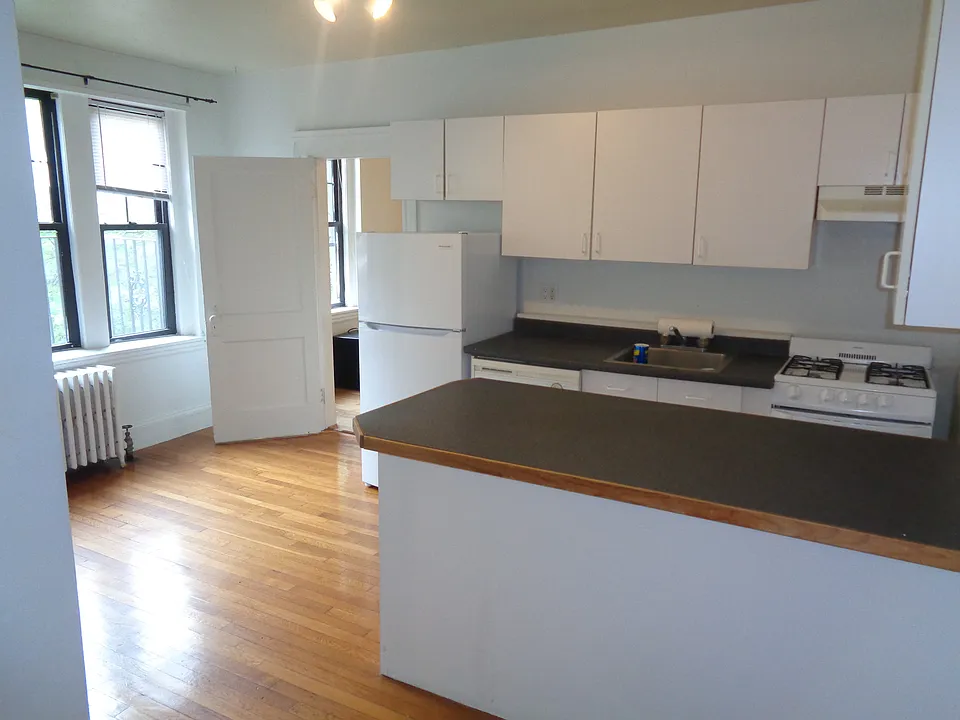 66 Queensberry St #220