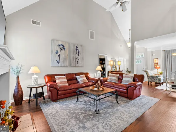 210 Brookwood Dr, Carrollton, GA 30117