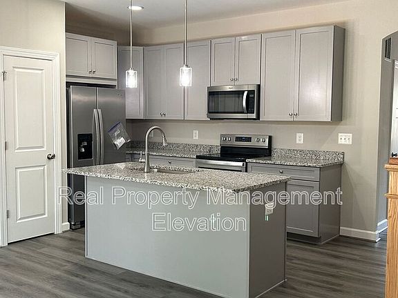 3rd image of 113 Coralyrose Ct