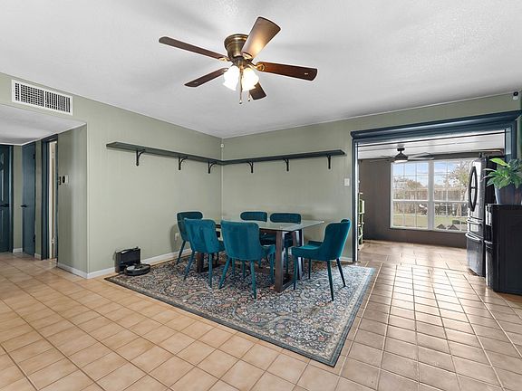 5th image of 3632 E Everglade Ave