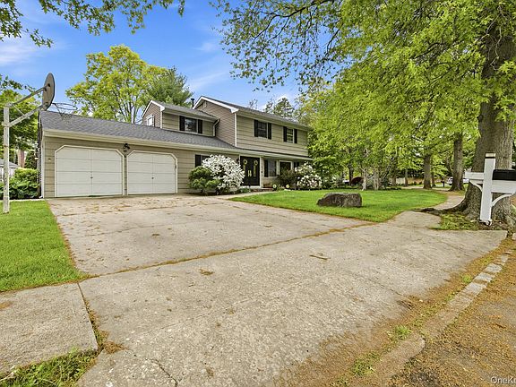 3rd image of 6 Frost Pond Road