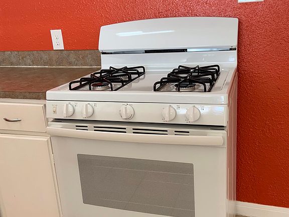 5th image of 1015 W Lynwood Ave