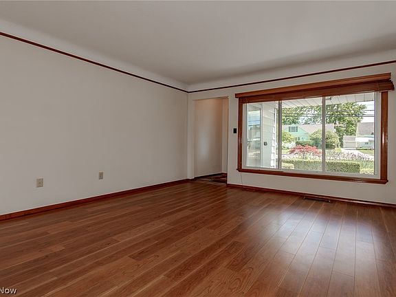 4th image of 31435 Bayridge Blvd