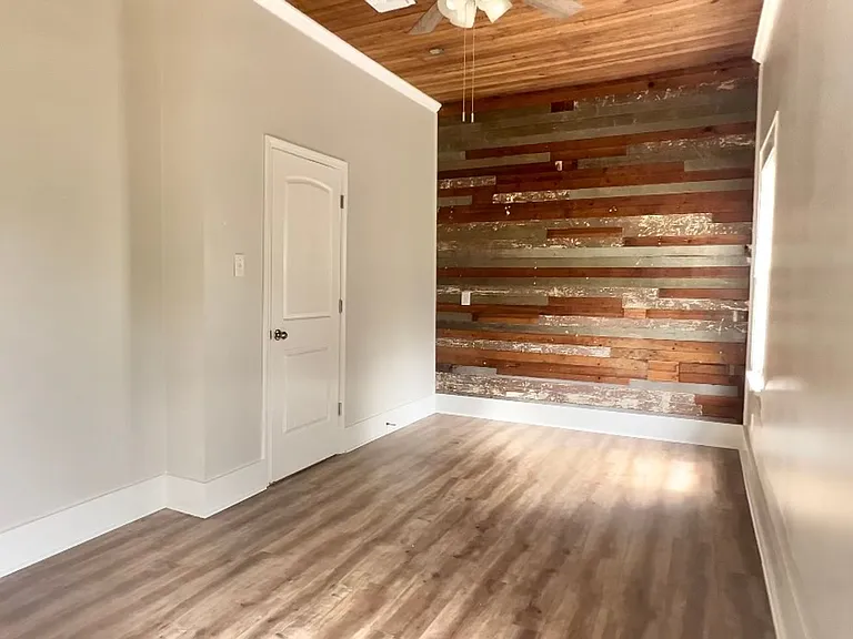 109 General Gardner Ave — Photo 8
