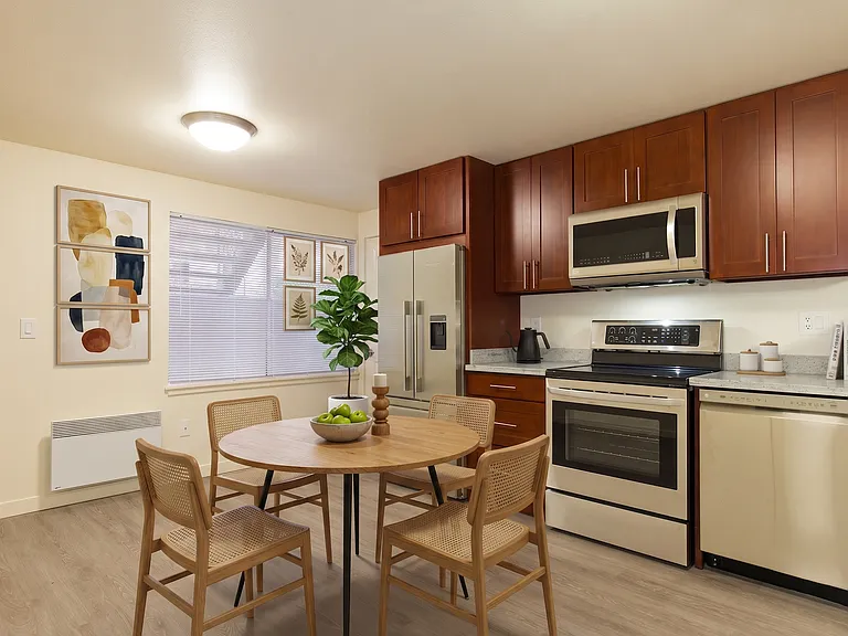Phinney 12 Apartments — Photo 24