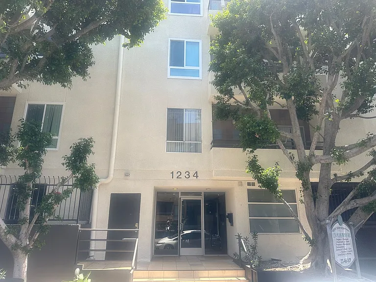 1234 Las Palmas Ave — Photo 20