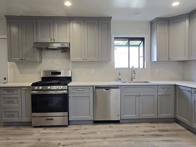 521 N Vermont Ave — Photo 6