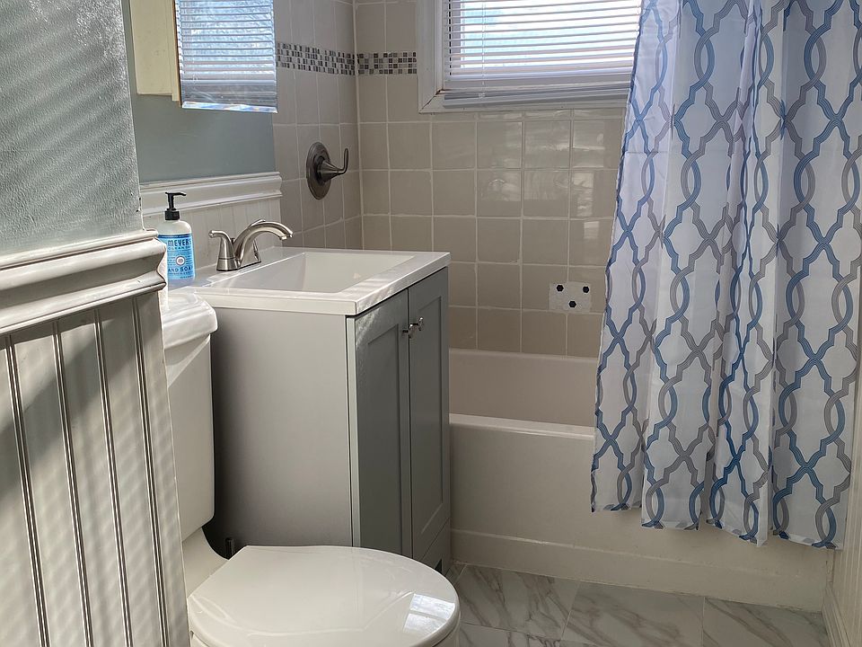 1st image of 9 Evelyn Pl APT 2B