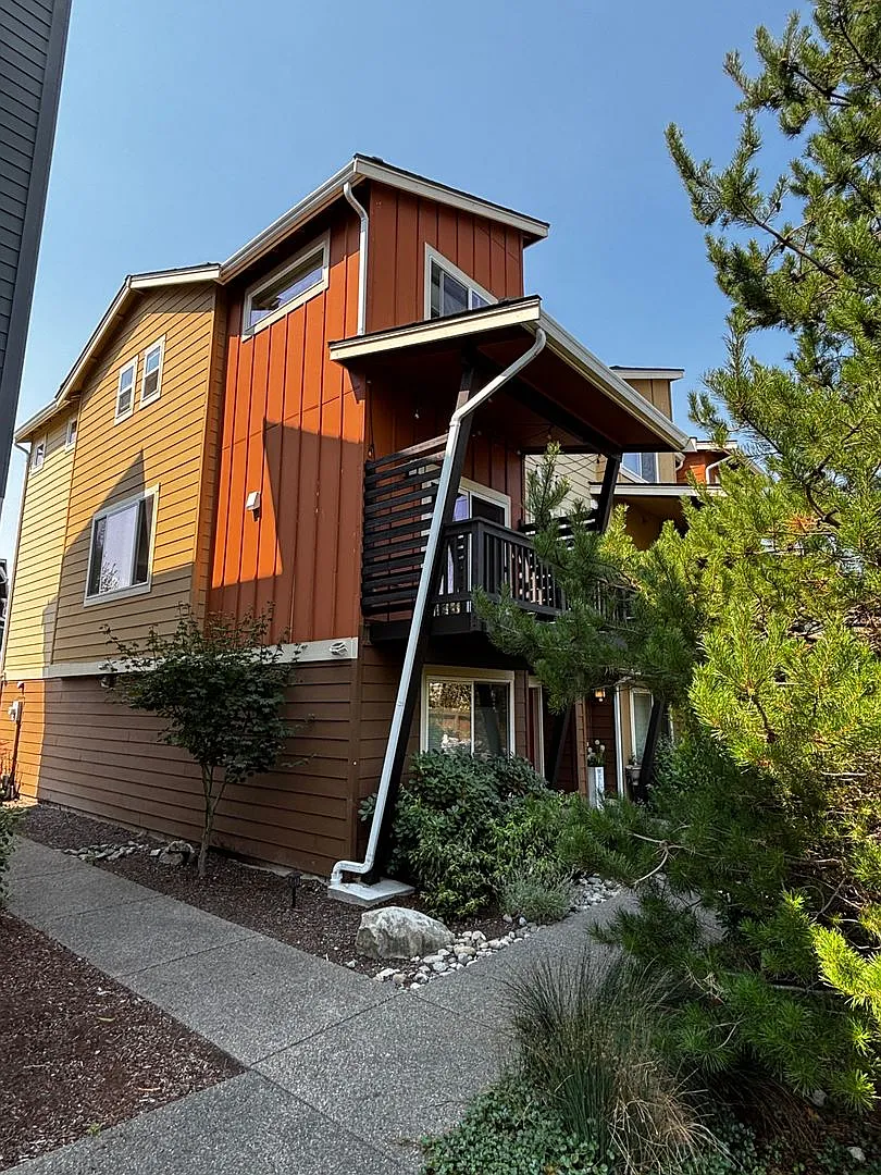 Emerald Point Townhome on Sunrise! — Photo 1