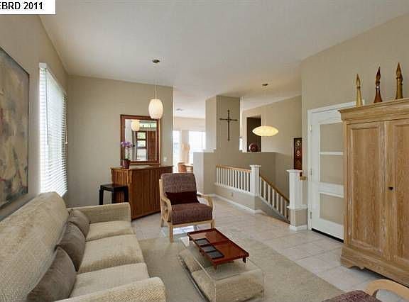 2nd image of 8271 Skyline Cir
